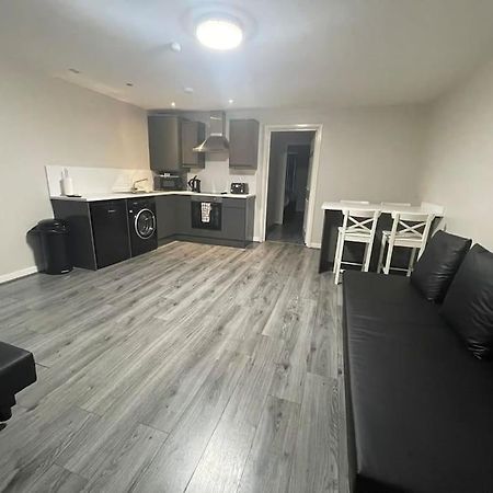 Hosted By Ryan - 2 Bedroom Apartment Liverpool Dış mekan fotoğraf