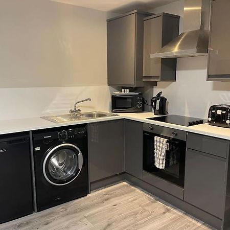 Hosted By Ryan - 2 Bedroom Apartment Liverpool Dış mekan fotoğraf